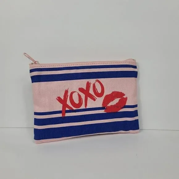 Xoxo Pink Lip Makeup Bag - Picture 2 of 7